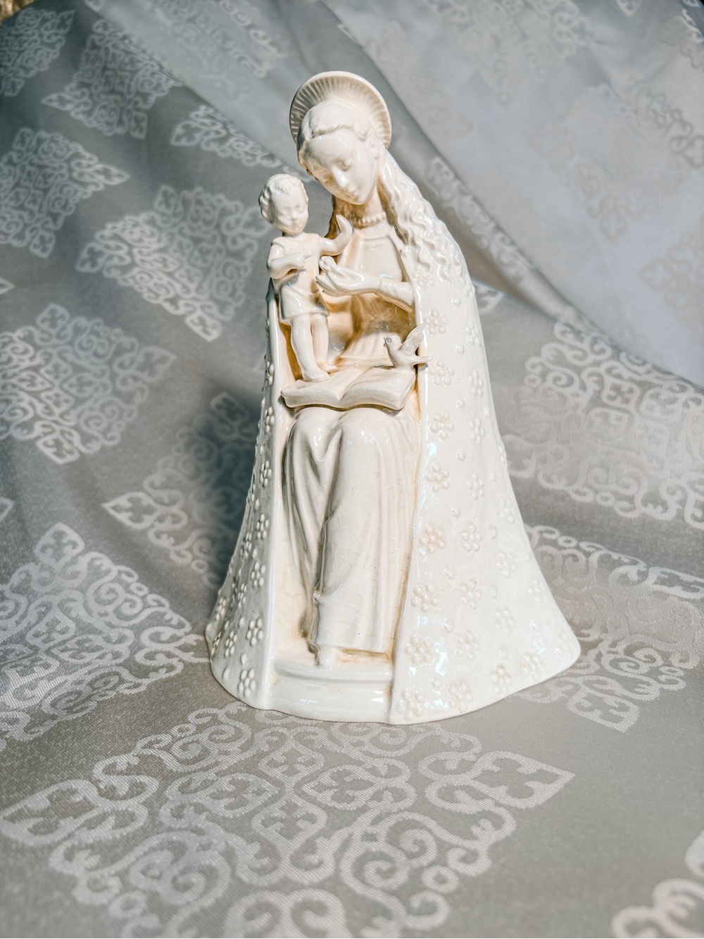 M.I. Hummel Flower Madonna Figurine | Goebel Porcelain | Madonna & Child - Picture 4 of 17